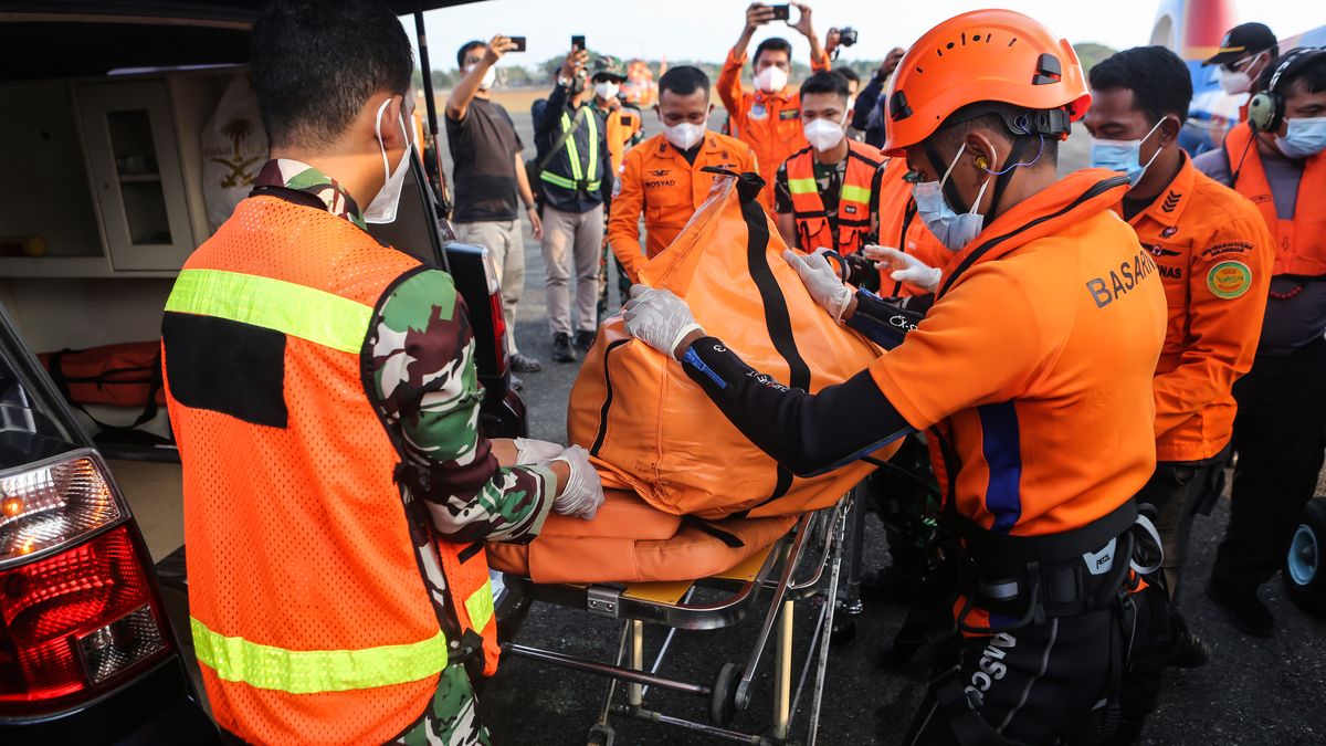 Recurring Maritime Accidents: Are Shipping Operators Heeding BMKG Weather Warnings?