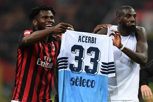 Bentangkan Jersey Pemain Lazio, Dua Pemain AC Milan Didenda