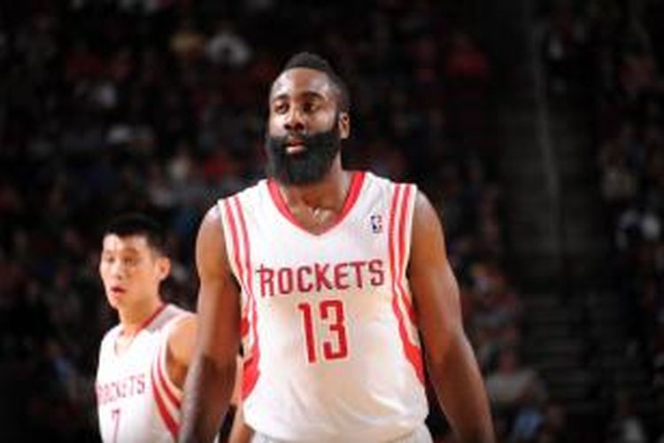 Pebasket Houston Rockets, James Harden (13) beraksi pada laga melawan New York Knicks di Toyota Center, Houston, Jumat (03/01/2014).