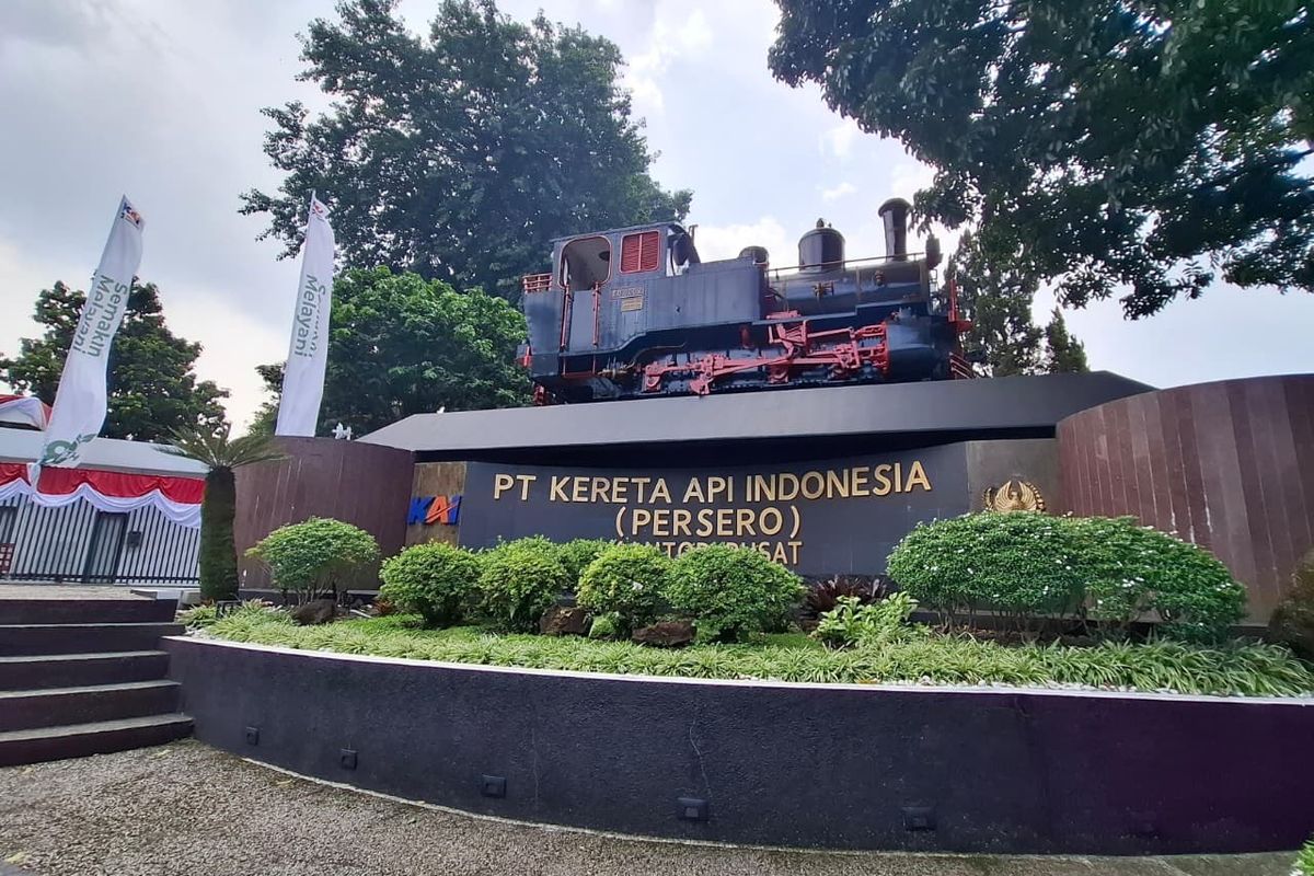 Gedung pusat PT Kereta Api Indonesia (KAI) di Bandung Jawa Barat
