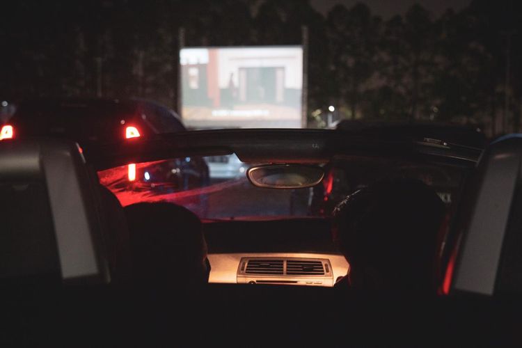 Bioskop alternatif bernama Drive-In Senja di Tangerang.