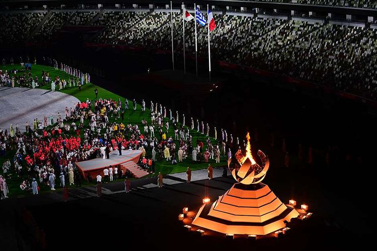 Kuali Olimpiade dihadirkan pada upacara penutupan Olimpiade Tokyo 2020 di Stadion Olimpiade Tokyo, Jepang, Minggu (8/8/2021). Pesta olahraga multicabang tingkat dunia ini resmi berakhir seusai upacara penutupan. Sebanyak 46 cabang olahraga dilombakan dalam gelaran olahraga terbesar se-jagat ini.