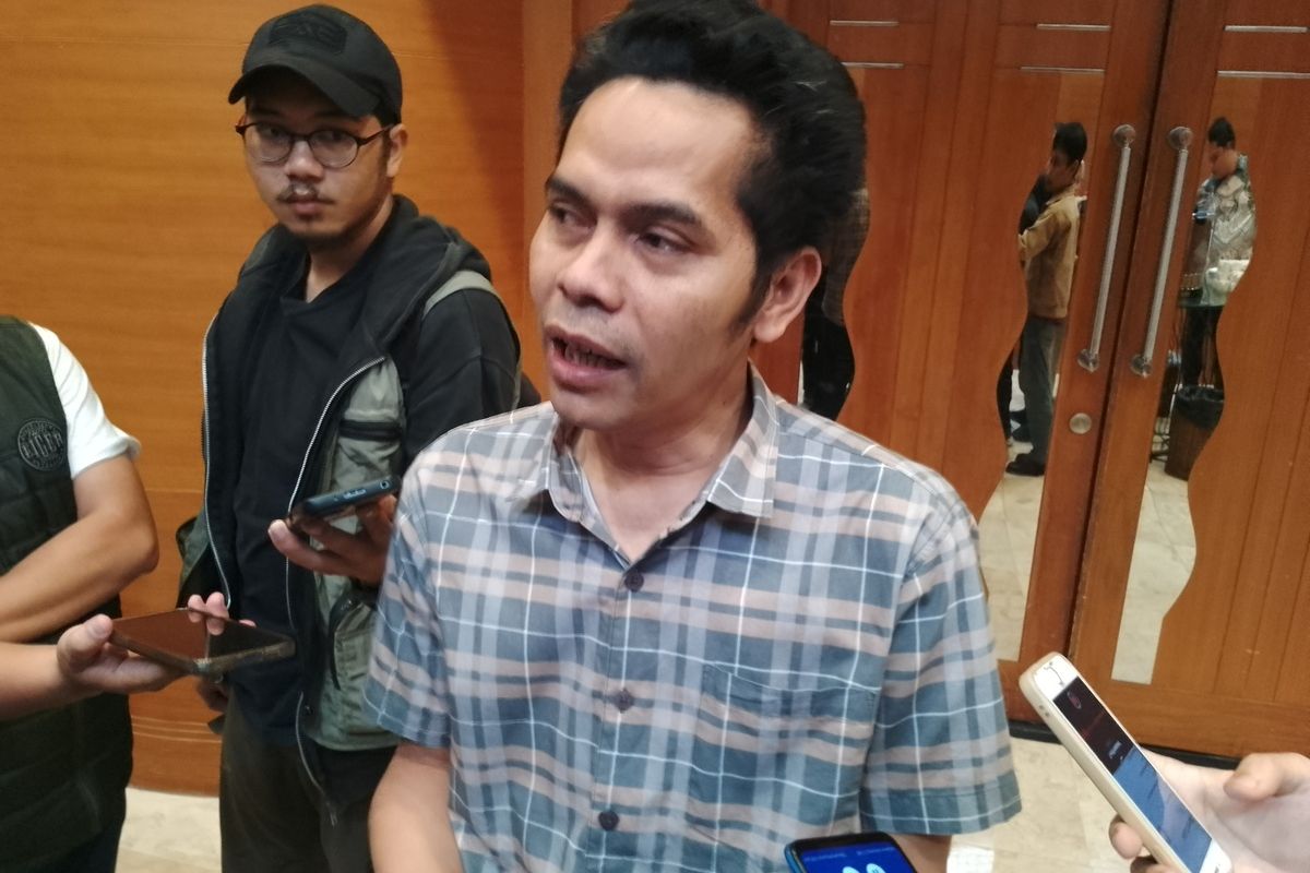 Koordinator Divisi Hukum dan Diklat Bawaslu Jabar, Usep Agus Zawari usai kegiatan 'Rapat Koordinasi Produk Hukum Bawaslu dan Produk Hukum Non Peraturan Bawaslu pada Pemilihan Serentak' di Hotel Savoy Homann, Kota Bandung, Kamis (17/10/2024).