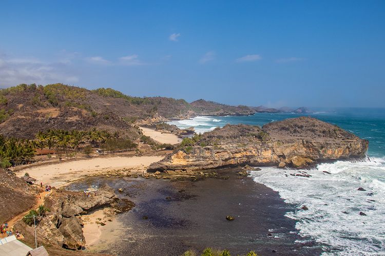 Kawasan Pantai Pasir Putih Pantai Kasap Pacitan.