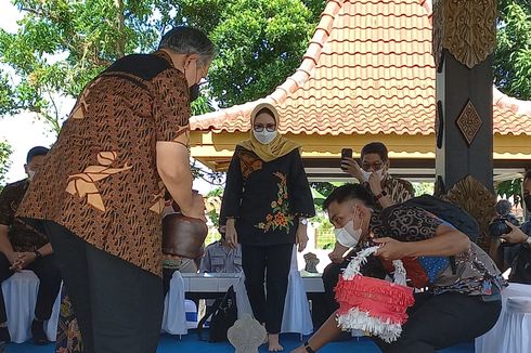 SBY Didampingi Petinggi Partai Demokrat Ziarah Ke Makam Keluarga di Purworejo 