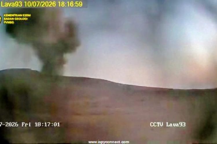 Abu Anak Krakatau Mengarah ke Tiga Penjuru, Status Siaga Masih Bertahan