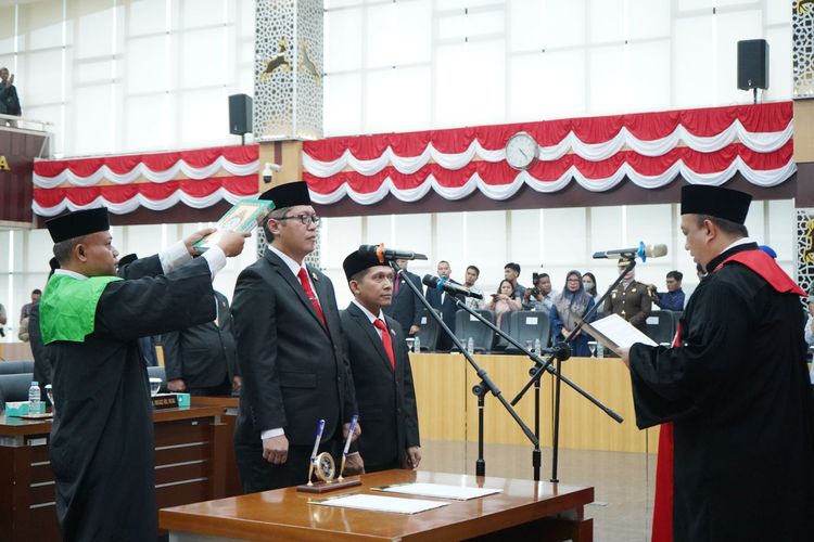 Zenal Abidin dan Dadang Iskandar Dilantik Jadi Wakil Ketua DPRD Kota Bogor Periode 2024-2029