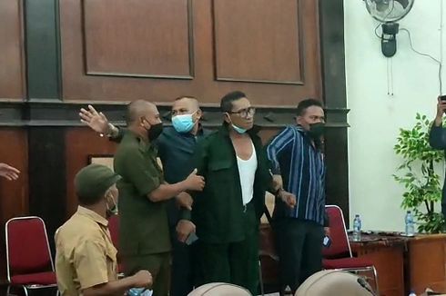 Anggota Fraksi PAN Emosi hingga Buka Baju di Ruang Sidang DPRD