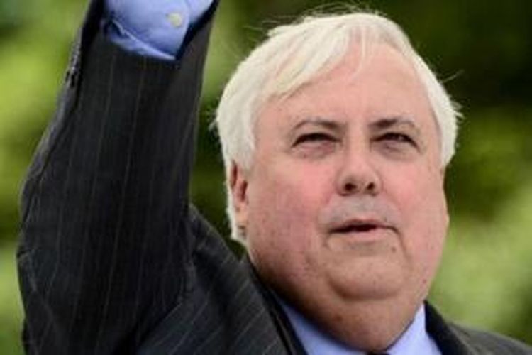 Clive Palmer mengancam akan menggugat konglomerat media Rupert Murdoch. 