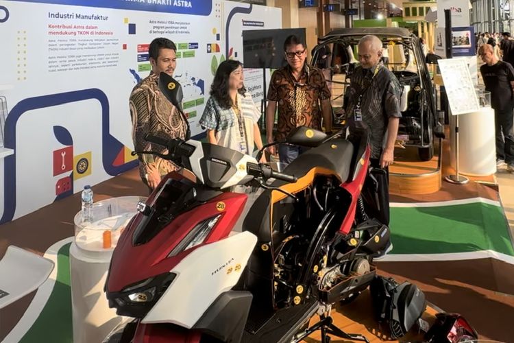 Yayasan Dharma Bakti Astra (YDBA) memamerkan produk-produk Usaha Mikro Kecil Menengah (UMKM) binaannya di pameran Gaikindo Indonesia International Auto Show (GIIAS) 2024 di ICE BSD, Tangerang, Banten. Ketua Pengurus YDBA, Rahmat Samulo mengatakan, produk-produk UMKM binaannya ditampilkan di booth YDBA.