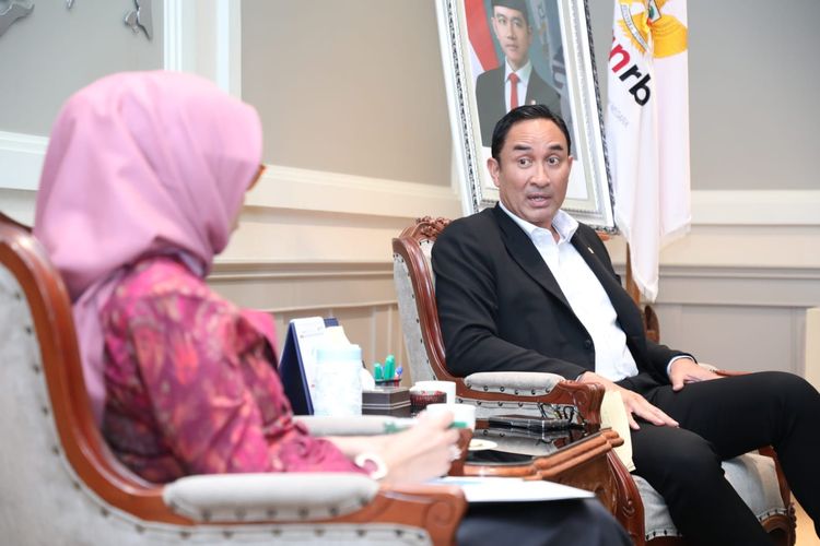 Menteri PANRB Rini Widyantini bertemu Kepala Badan Narkotika Nasional (BNN) Suyudi Ario Seto di Kantor Kementerian PANRB, Senin (1/12/2025).
