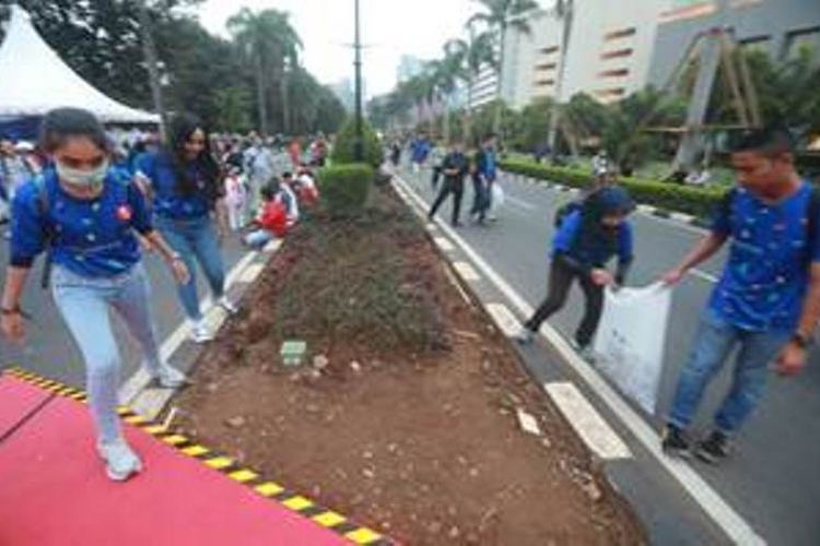  Sepanjang Asian Games 2018, sebanyak 4000 relawan turun untuk mengedukasi publik agar menjaga lingkungan agar tetap bersih dan sehat sekaligus memastikan kebersihan venue Asian Games 2018 . 