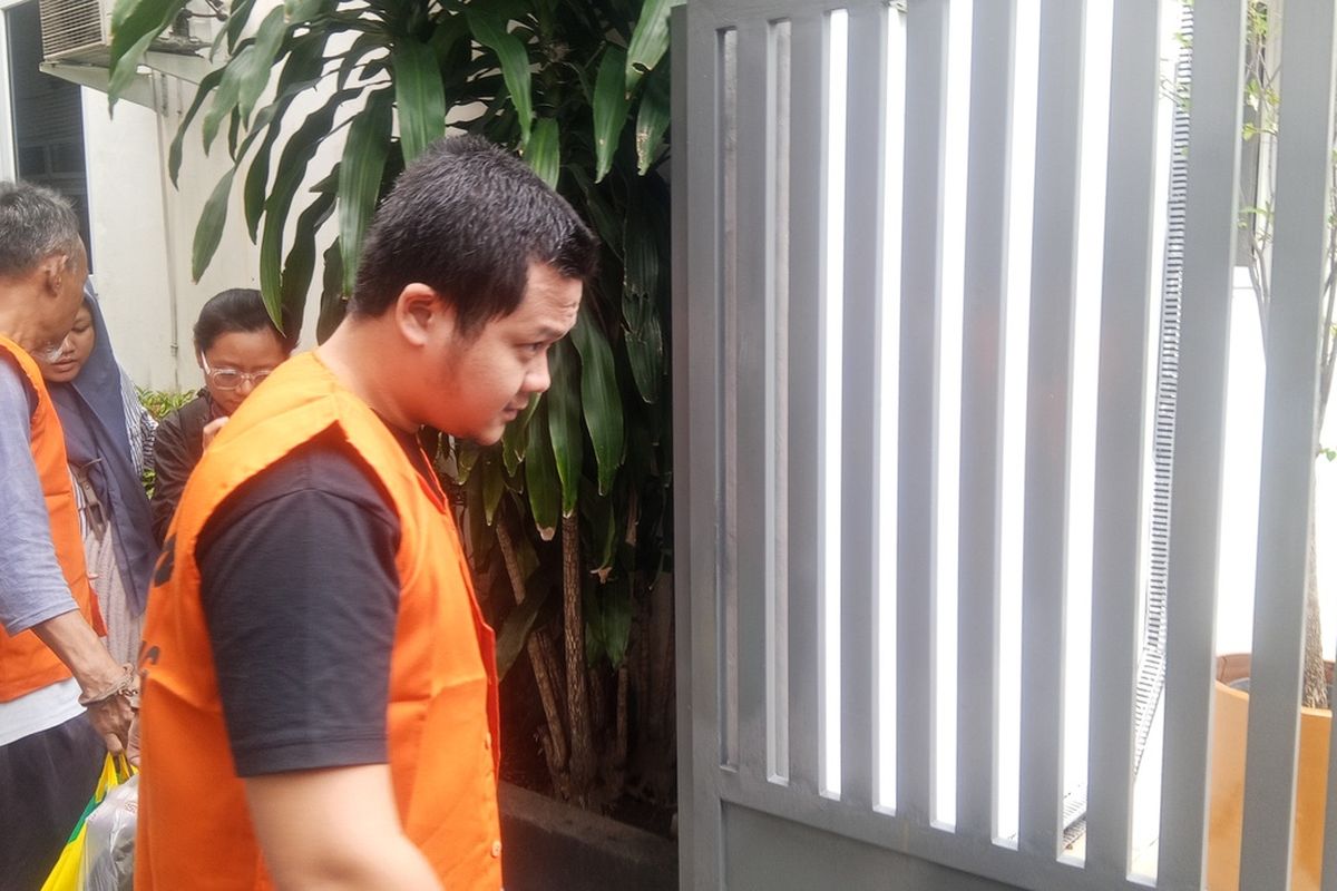 Anggota Polda Jawa Tengah, Brigadir AK yang tega habisi bayinya sendiri resmi ditahan Kejaksaan Negeri (Kejari) Kota Semarang, Jawa Tengah pada Kamis (19/6/2025). 