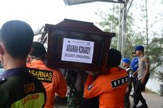 Duka Keluarga Korban Lion Air, Pesan untuk Anak Sulung hingga Tangis Saat Tabur Bunga