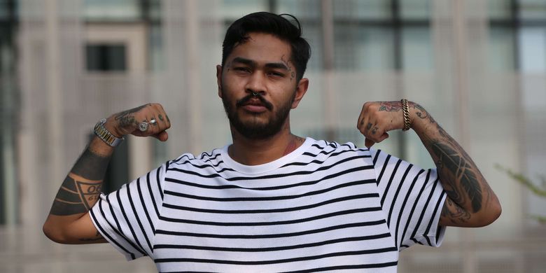 Fiksi Yang Indah Kolaborasi Apik Lyon Bersama Danilla