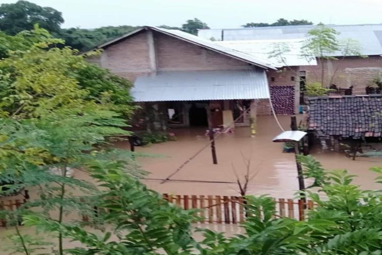 Banjir rendam ratusan rumah warga di Kabupaten Bima pada Jumat (02/04/2021)