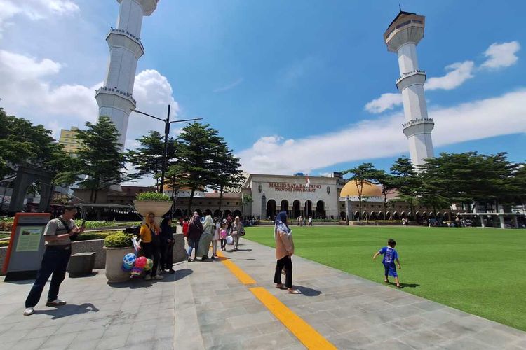 4 Tempat Makan Legendaris dan Enak di Dekat Alun-alun Bandung, Cocok untuk Makan Keluarga