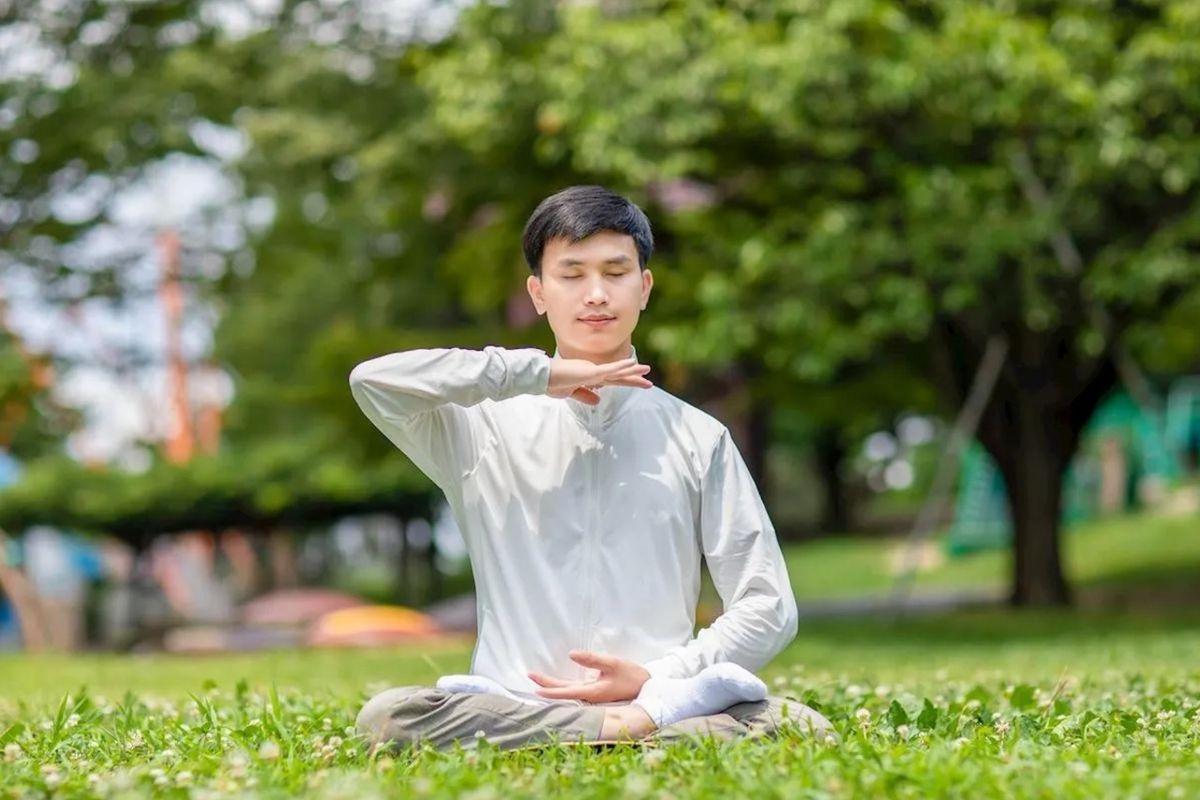 Perbaiki diri dan Jalani hidup secara harmonis dengan prinsip Falun Dafa,