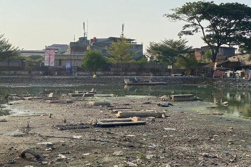 Makam Lama Kembali Muncul Saat Air di Kampung Apung Surut karena Kemarau