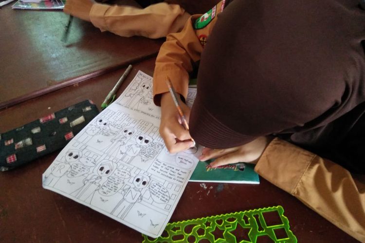 Hasmawati guru kelas VI Madrasah Ibtidaiyah (MI) Darud Dawah Wal Irsyad (DDI) Tani Aman, Samarinda, Kalimantan Timur, membuat terobosan dengan memberikan waktu khusus pembelajaran bahasa Inggris pada jam mata pelajaran (mapel) Pengembangan Diri.