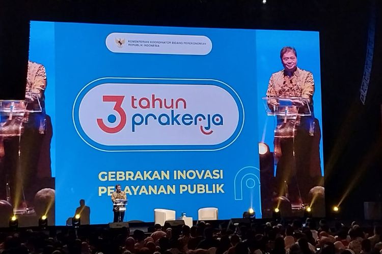 Menteri Koordinator Bidang Perekonomian Airlangga Hartarto memberikan sambutan dalam agenda HUT ke-3 Tahun program Kartu Prakerja di Jakarta, Rabu (15/3/2023).