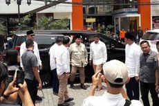 Prabowo Shalat Jumat di Masjid Raya Bandung