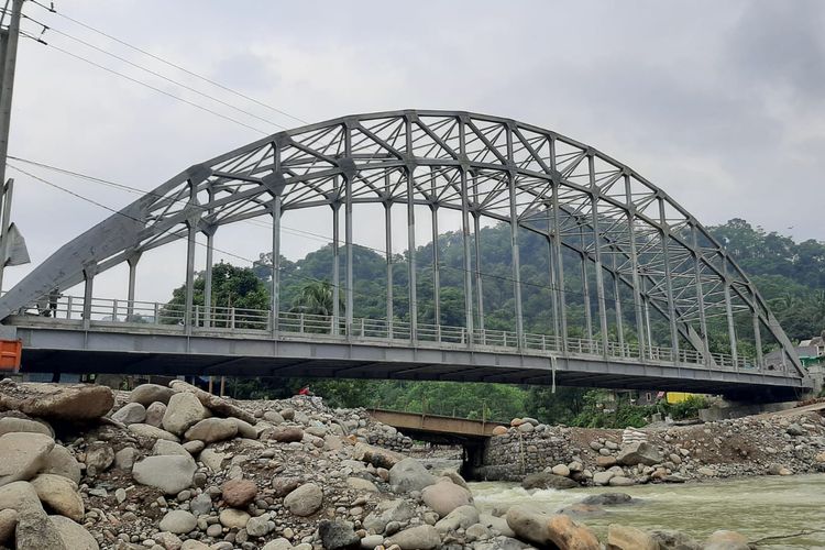 Progres pembangunan jembatan Ciberang, Lebak ditargetkan selesai akhir bulan Februari 2022.