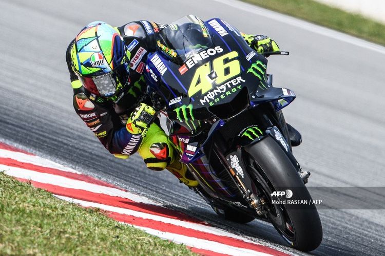 Pebalap Monster Energy Yamaha, Valentino Rossi, menjajal Sirkuit Sepang dengan motor M1 spek 2020 pada hari kedua sesi tes pramusim, 8 Februari 2020.