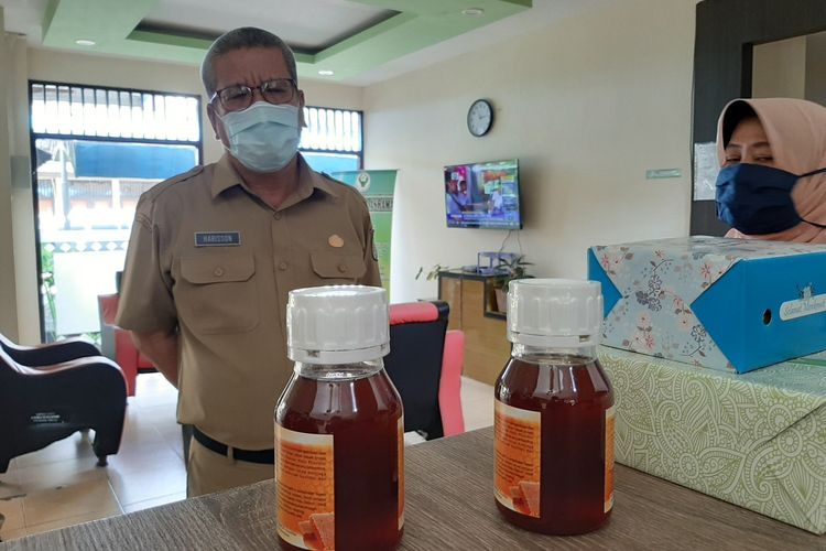 Kepala Dinas Kesehatan Kalimantan Barat Harisson menyebut formulasi kecukupan gizi untuk pasien corona dengan memberi madu dicampur teh panas sebanyak 3 kali sehari.