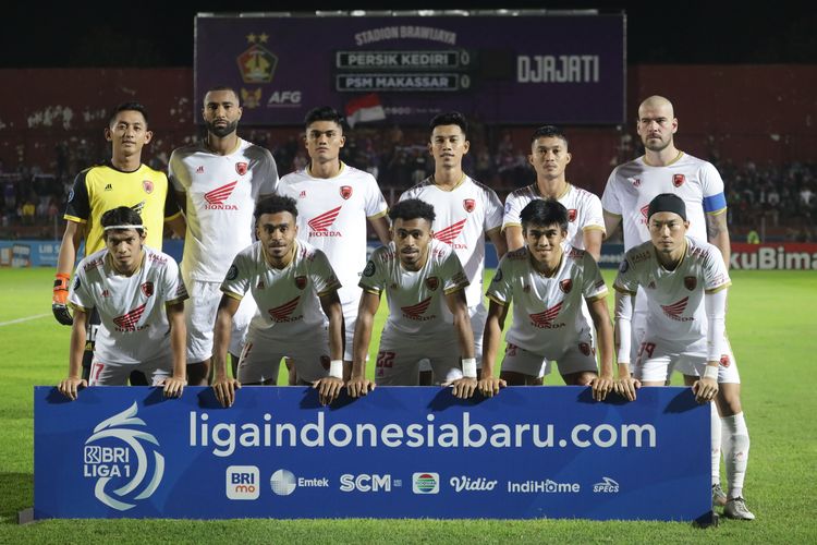 Starting eleven PSM Makassar saat pertandingan pekan ke-8 Liga 1 2022-2023 melawan Persik Kediri yang berakhir dengan skor 0-0 di Stadion Brawijaya Kediri, Jumat (2/9/2022) malam. Kini, PSM Makassar masih memiliki catatan tak terkalahkan di pentas Liga 1 2022-2023. Mereka menempati peringkat kedua klasemen Liga 1 dengan koleksi 21 poin dari hasil enam kemenangan dan tiga kali imbang.