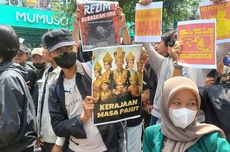 Massa Aksi Penuhi Jalan Malioboro, Bawa Spanduk "Kerajaan Masapahit" hingga Pakai Topeng Babi