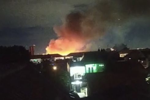 Asrama Mako Brimob Kelapa Dua Terbakar, Water Cannon dan Mobil Damkar Padamkan Api