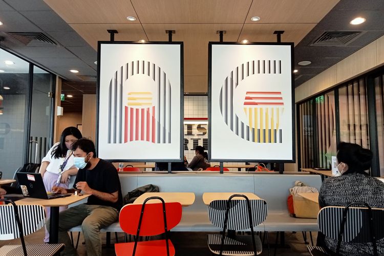 Tampak desain Geometris McDonald's Indonesia terbaru.