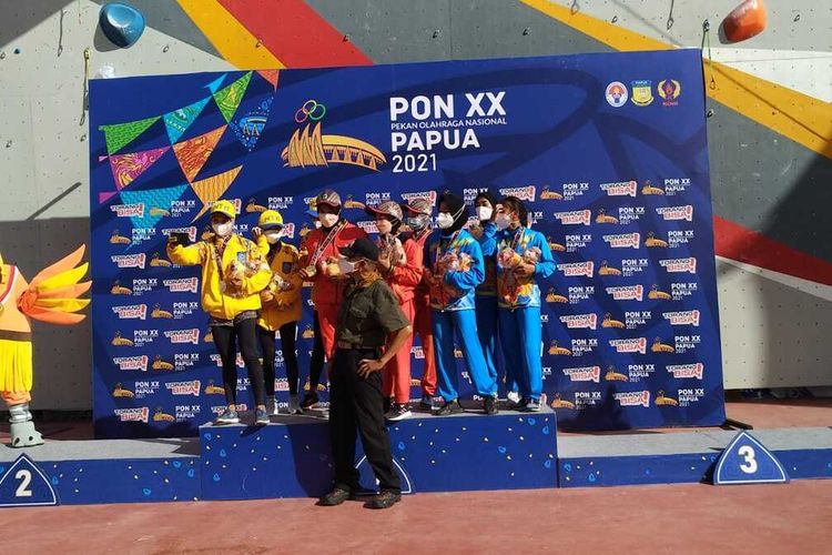 Atlet Blora bersyukur dengan raihan medali emas cabor Panjat Tebing di PON XX Papua 2021