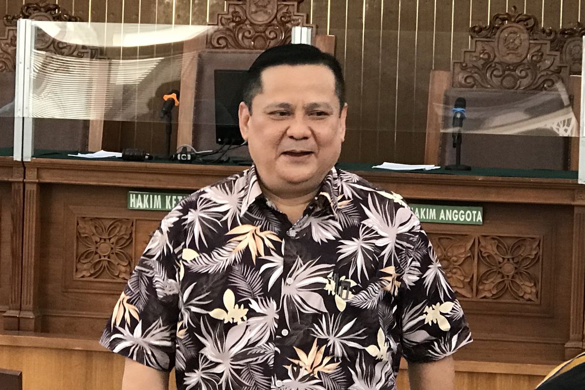 Terdakwa kasus dugaan penganiayaan terhadap Muhammad Kosman alias M Kece, Irjen Napoleon Bonaparte dalam persidangan di Pengadilan Negeri (PN) Jakarta Selatan, Kamis (14/7/2022).