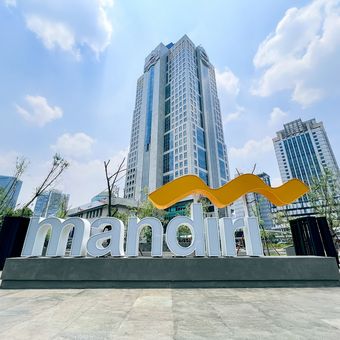 Plaza Mandiri sebagai Kantor Pusat Bank Mandiri menjadi yang terbaik dalam kategori Manajemen Energi pada Industri dan Bangunan Gedung, subkategori Gedung Besar di ajang Penghargaan Subroto 2024.