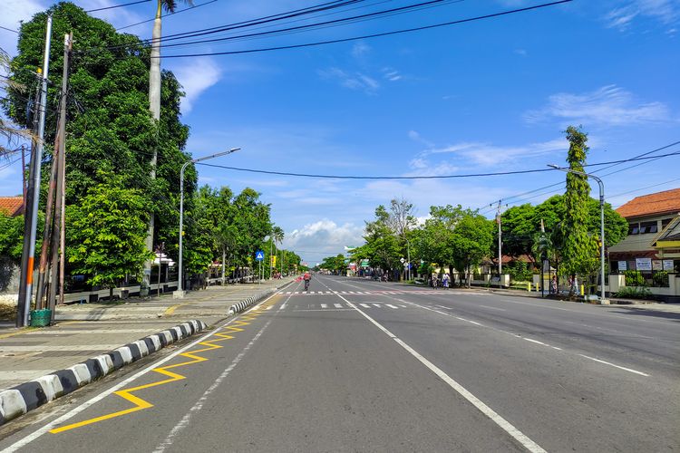 Jalan lengang pada Car Free Day Karanganyar, Jawa Tengah.