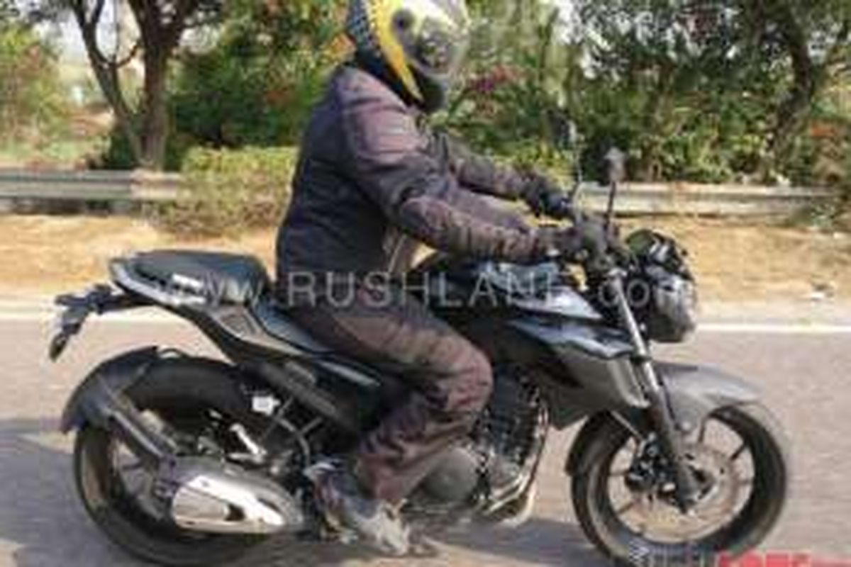 Sosok Yamaha mdoel sport didugua berkapasitas mesin 250 cc sedang diuji coba di India.