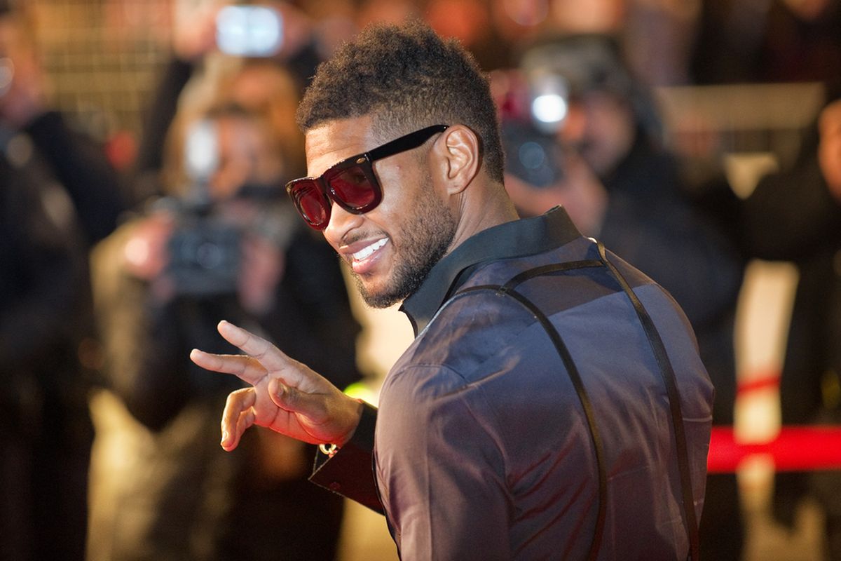 Penyanyi Usher di karpet merah NJR Music Award di Perancis, (22/1/2011).