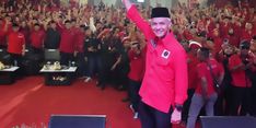 Kehadiran Ganjar Pranowo Disambut Meriah Ribuan Warga Bandung