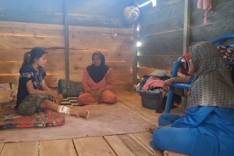 Gadis 15 Tahun di Muna Nyaris Tewas Dililit Ular Piton 7 Meter