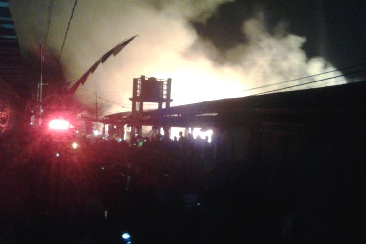 Pasar Pagi Kaliwungu, Kendal, Jawa Tengah, terbakar, Sabtu malam (19/8/2017).