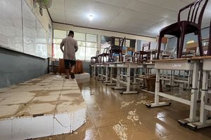 Banjir Bandang Terjang Padang: 40 Sekolah Terendam, Ratusan Siswa Sempat Terjebak 