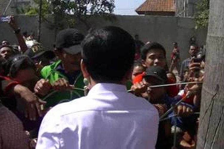 Jokowi di Pasar Notoharjo, Solo, Sabtu (18/7/2015). 