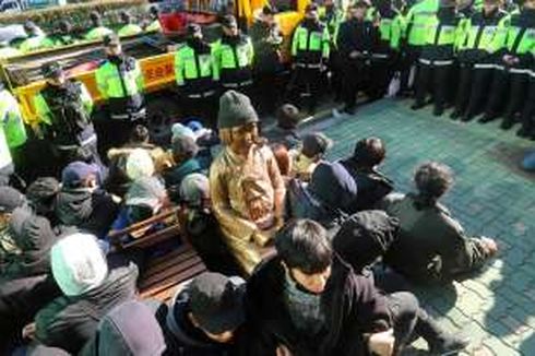 Protes Kebijakan Pemerintah, Biksu Korea Selatan Bakar Diri