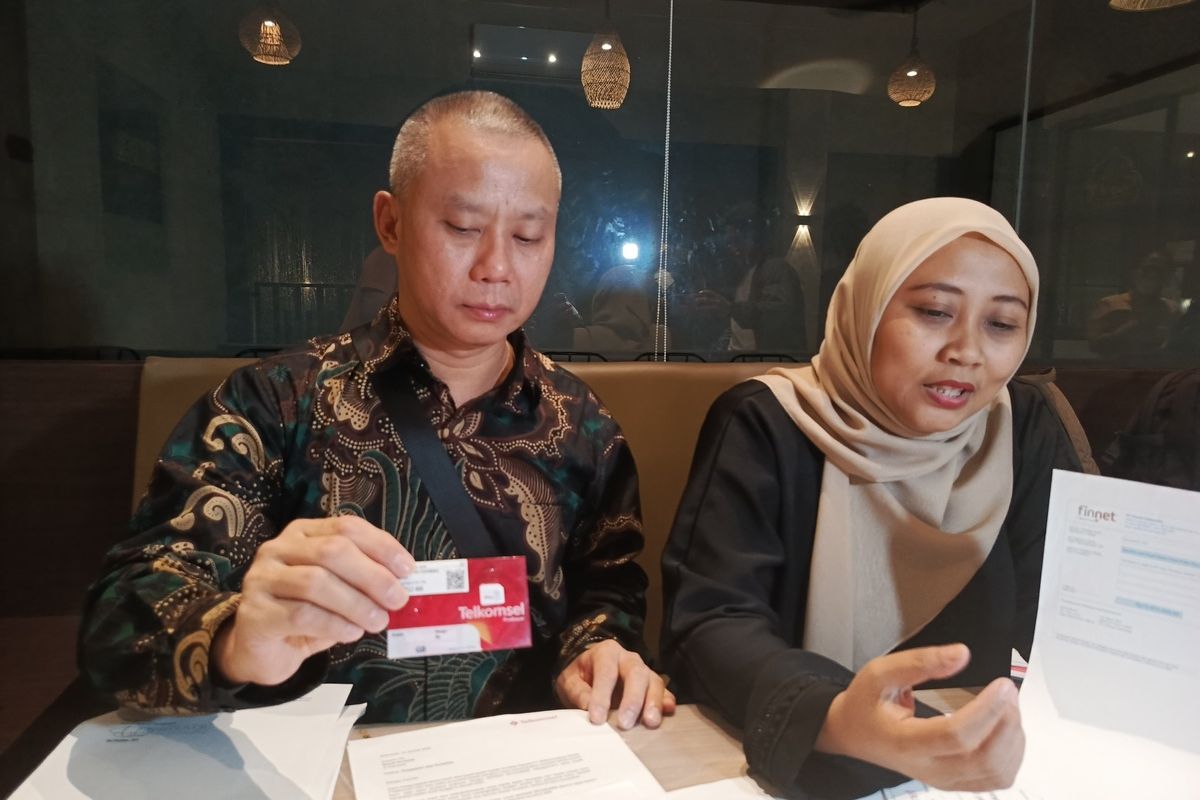 Seorang warga, Sucianto terpaksa menggugat ke PT Telkomsel ke Pengadilan Negeri Makassar karena telah membeli kartu cantik seharga Rp 10.670.000, namun sudah digunakan oleh orang lain sejak 2 tahun lalu.