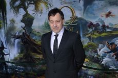 Sam Raimi Resmi Jadi Sutradara Sekuel Doctor Strange