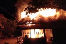 Kios dan Pabrik Tahu Sumedang di Jalan Cut Nyak Dien Ludes Terbakar