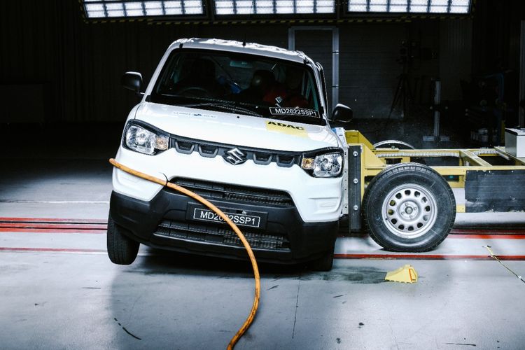 Tes tabrak yang dilakukan oleh Global NCAP pada Suzuki S-Presso