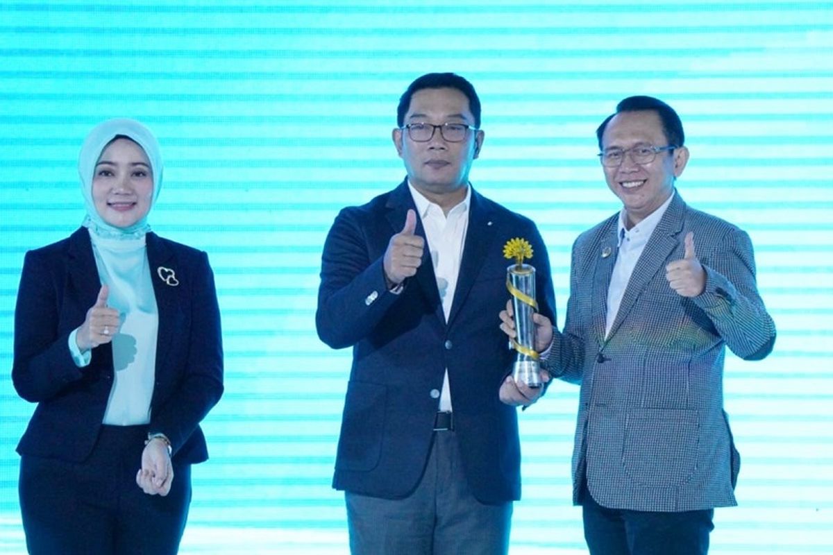 Pemerintah Kabupaten (Pemkab) Bekasi berhasil kembali menerima penghargaan pada kategori terbaik II dalam Implementasi Digitalisasi Pemerintah Terbaik pada Apresiasi Jawara Ekonomi Digital (AJEG) Jawa Barat 2022. 